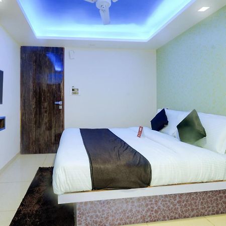 Hotel Hillton Гандинагар Екстериор снимка