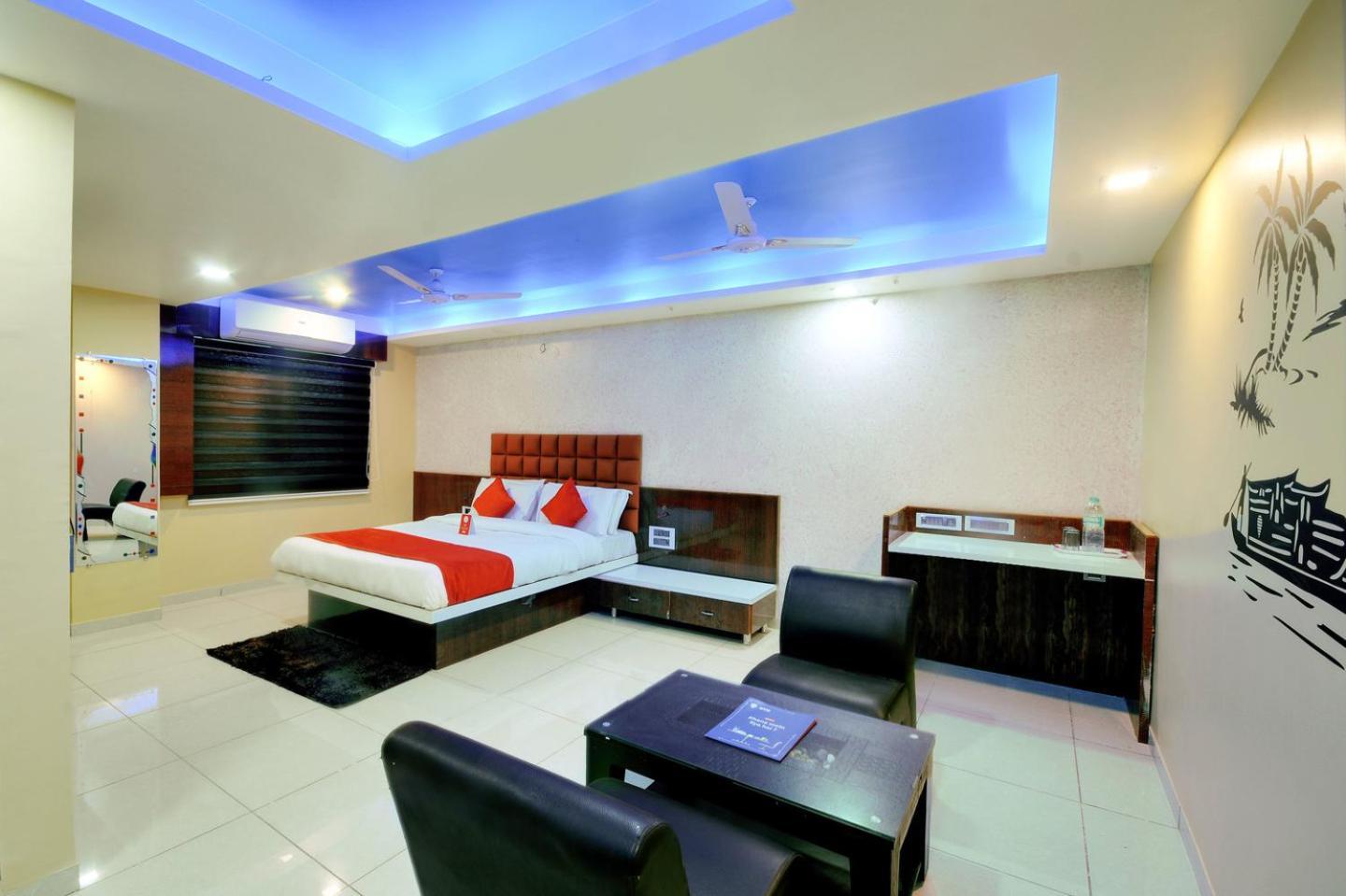 Hotel Hillton Гандинагар Екстериор снимка