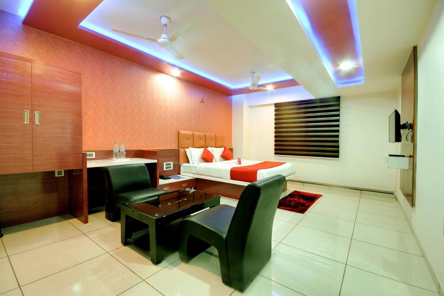 Hotel Hillton Гандинагар Екстериор снимка