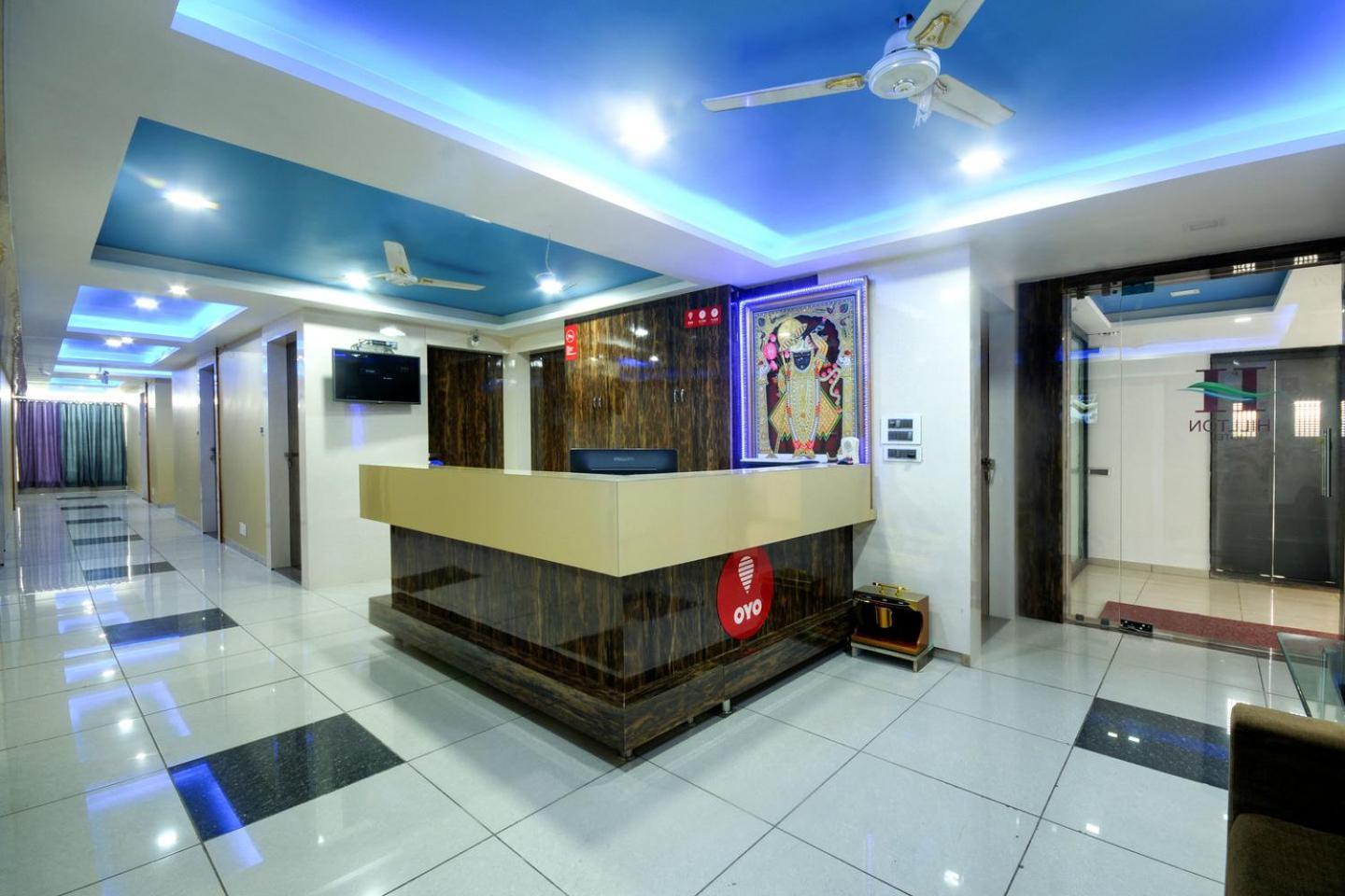Hotel Hillton Гандинагар Екстериор снимка