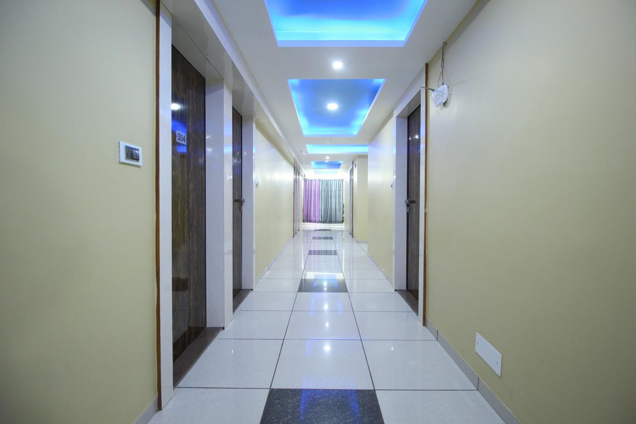 Hotel Hillton Гандинагар Екстериор снимка