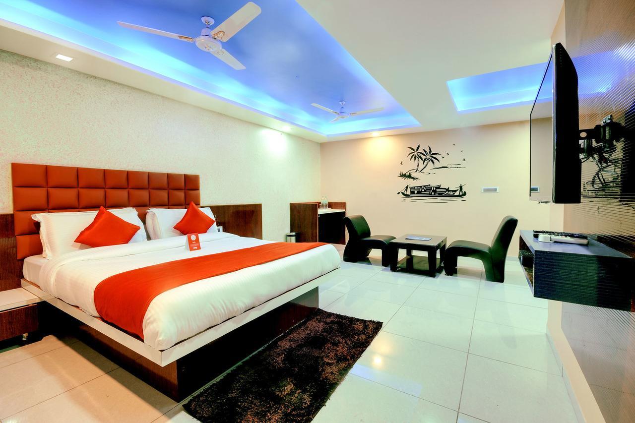 Hotel Hillton Гандинагар Екстериор снимка