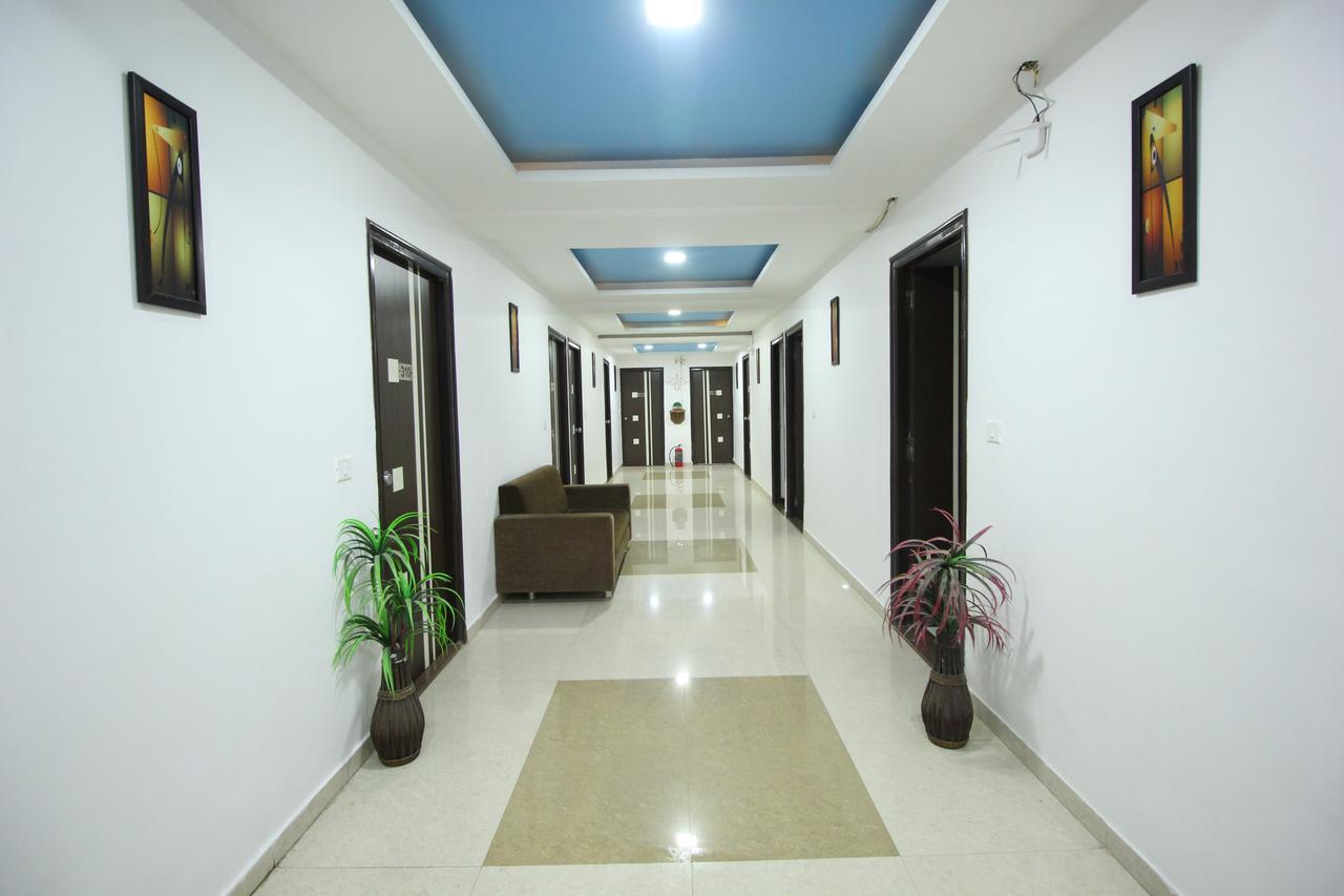 Hotel Hillton Гандинагар Екстериор снимка