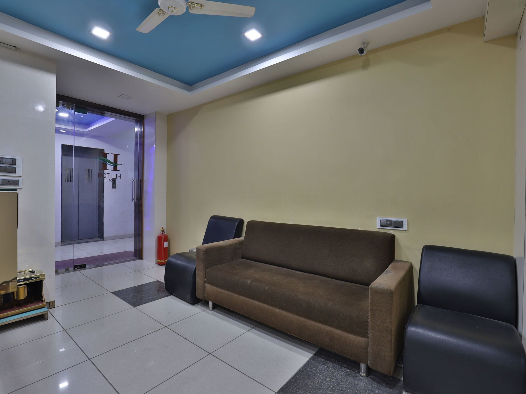 Hotel Hillton Гандинагар Екстериор снимка