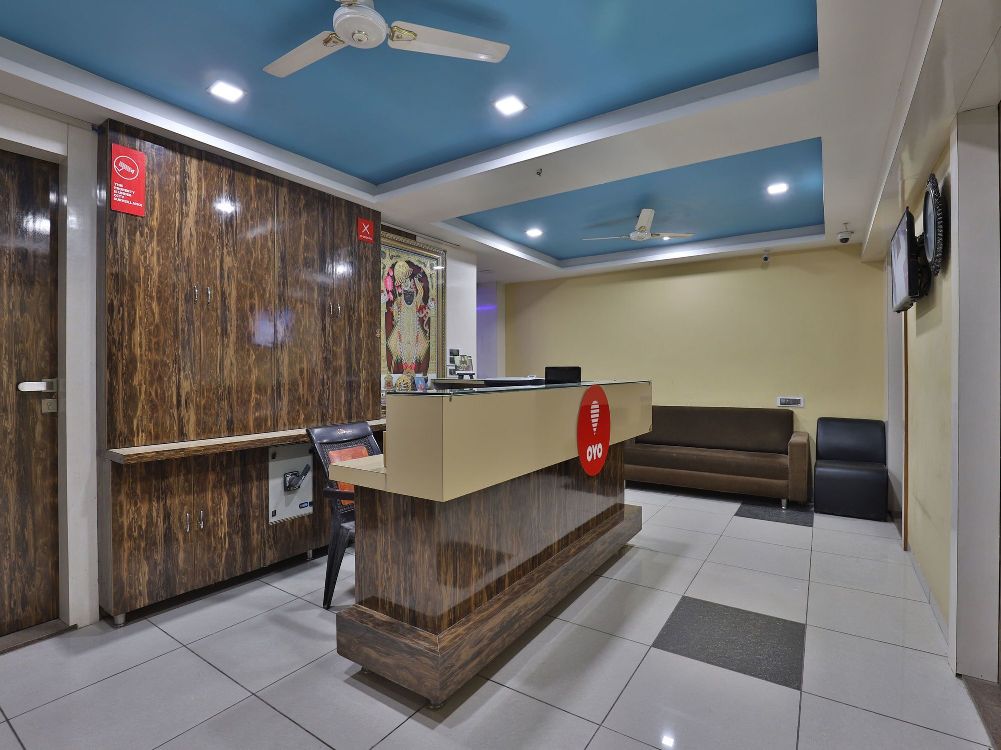 Hotel Hillton Гандинагар Екстериор снимка