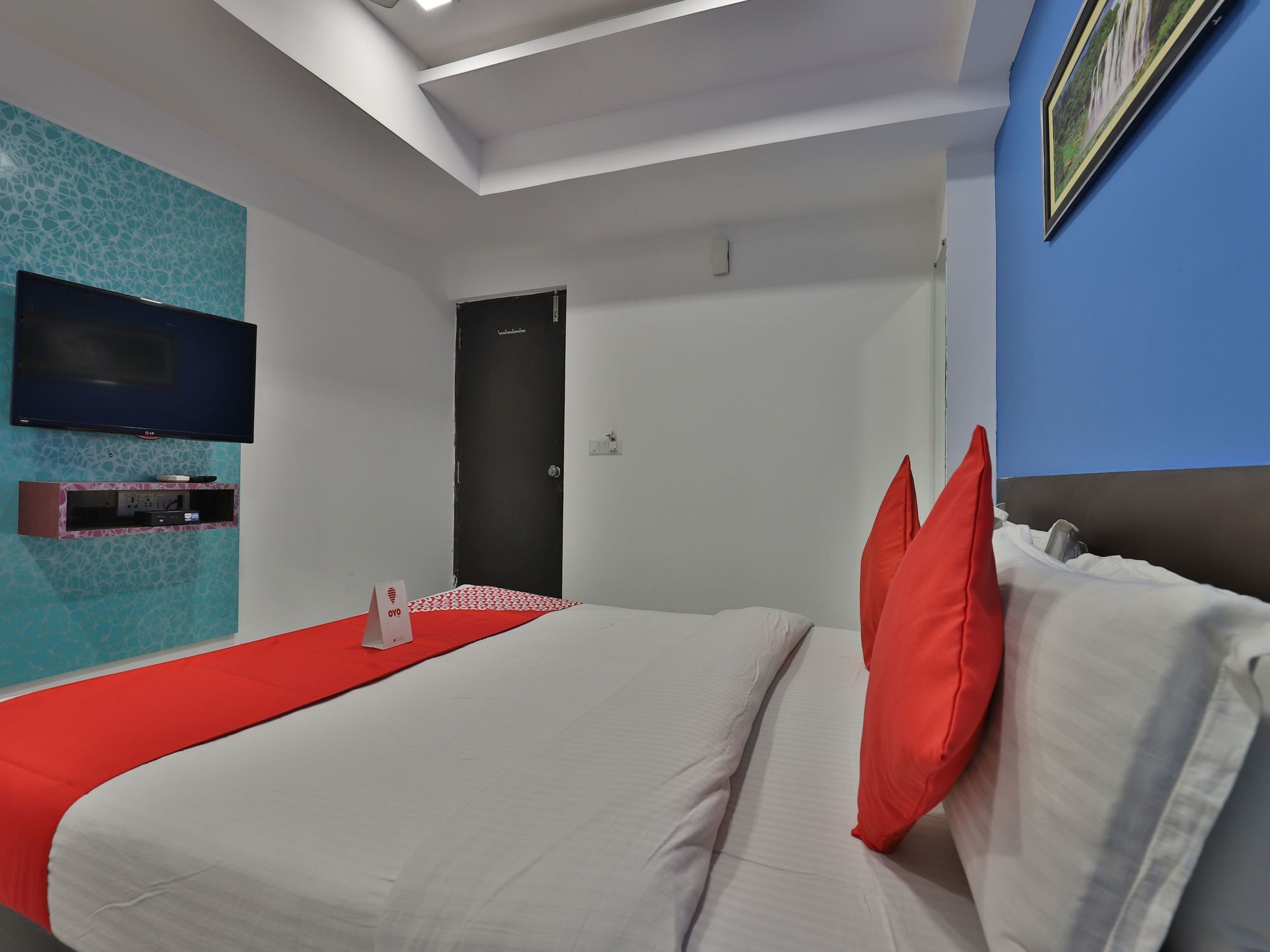 Hotel Hillton Гандинагар Екстериор снимка