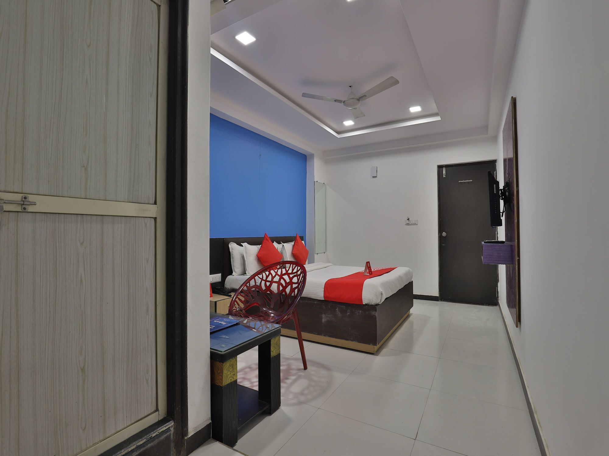 Hotel Hillton Гандинагар Екстериор снимка