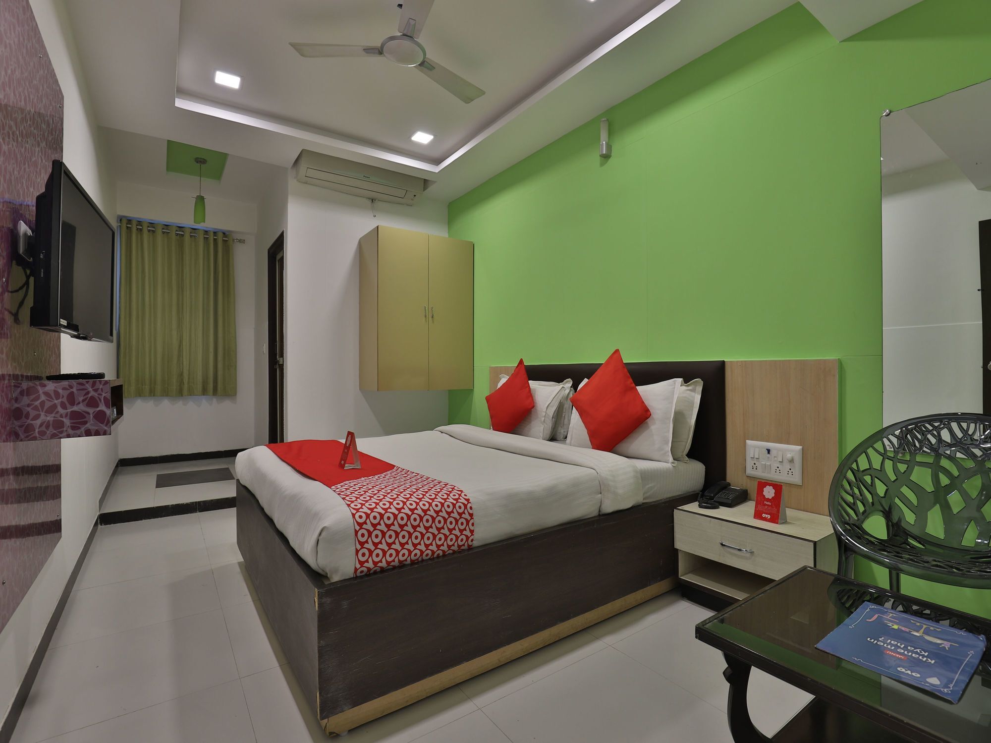 Hotel Hillton Гандинагар Екстериор снимка